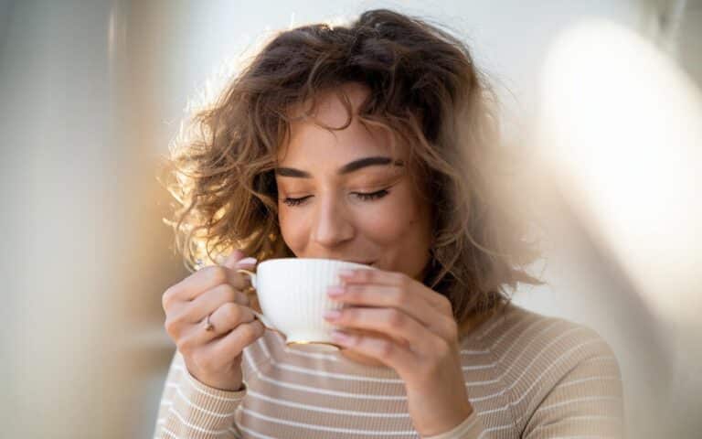 “Er verschlimmert das Problem”: Wenn Kaffee keine Wirkung mehr auf Sie hat, könnte dies ein Zeichen sein, dass Ihr Körper Alarm schlägt.