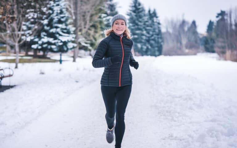 Seine Fitness im Winter erhalten: 5 wenig bekannte Tipps, um bei kaltem Wetter weiter zu trainieren
